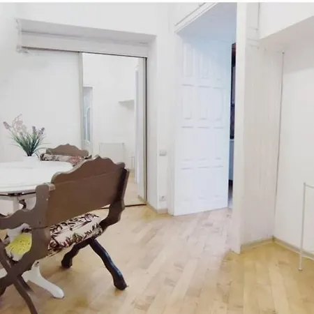 Apartment романтичні біля опери Lviv